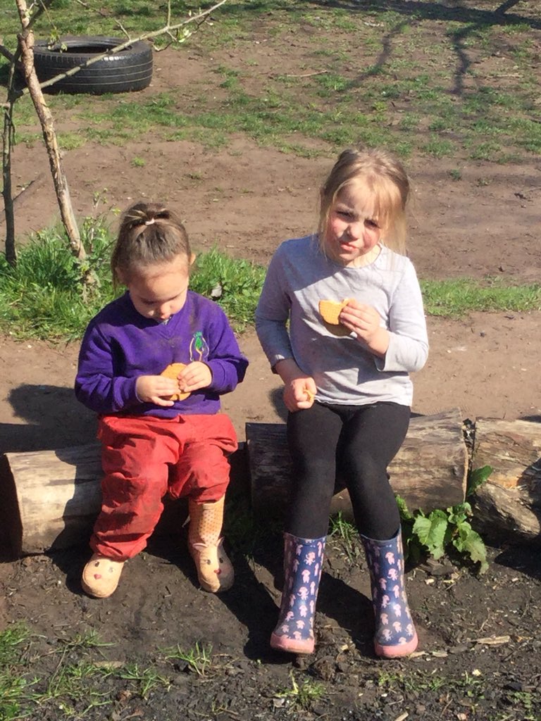 FoleyPAcademy's tweet photo. We had an amazing time at forest school. We lit our first fire and toasted marshmallows and made them into s’mores. #forestschoolfun https://t.co/Et2x4PFkDa