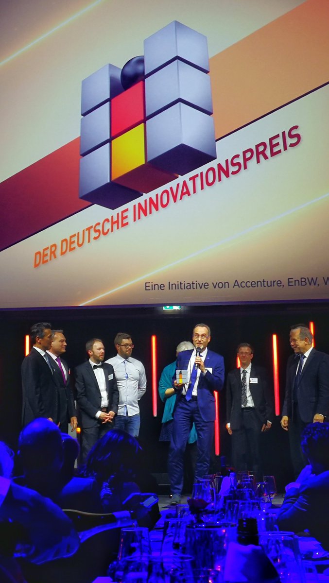GadgetInspektor's tweet photo. Sieger der Kategorie Großunternehmen beim #DeutschenInnovationsPreis: @AirbusSpace und @DLR_de mit dem intelligenten Assistenten #Cimon für die #ISS.
Glückwunsch @wiwo #wiwo https://t.co/mtpnxwywPl