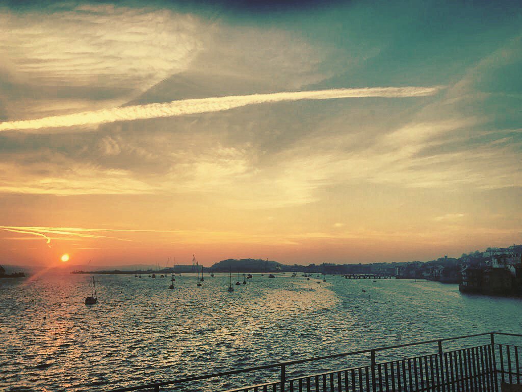 theworkingboat's tweet photo. Can you feel spring in the air? With a view like this, it's hard not to! #theworkingboat #workingboat #workingboatviews #workingboatpub #pubviews #explorecornwall #visitcornwall #lovefalmouth #falmouth #falmouthharbour #harbourviews #cornwall #cornishview https://t.co/VESWOCuKUD
