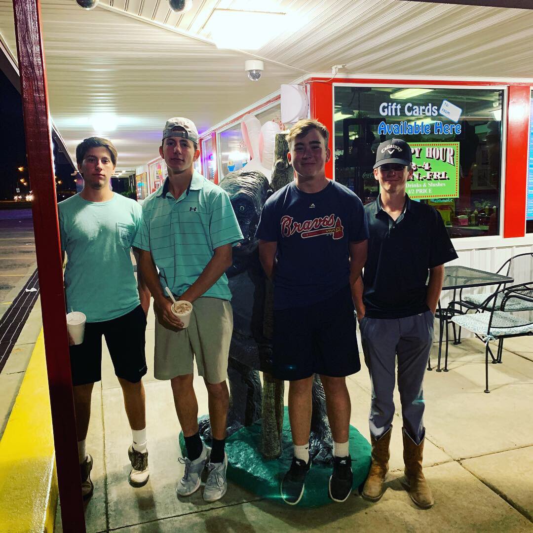 wv_golfteam's tweet photo. After a fun afternoon of practicing โtill darkโ at Dogwoods! The best place to stop after and get some food and have some fun! #golffamily #funonthecourse #goofytimes #purduewon https://t.co/8uWsgcnBWe