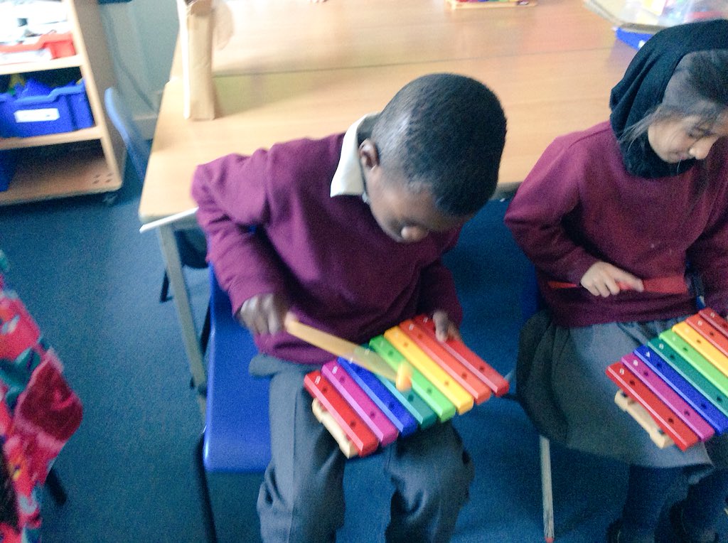 R2PalmerAcademy's tweet photo. Year 2 had such fun learning to play the glockenspiels to the chorus to our friendship song.  #music #BCAE @MissThomassen https://t.co/hIysSpWSo5
