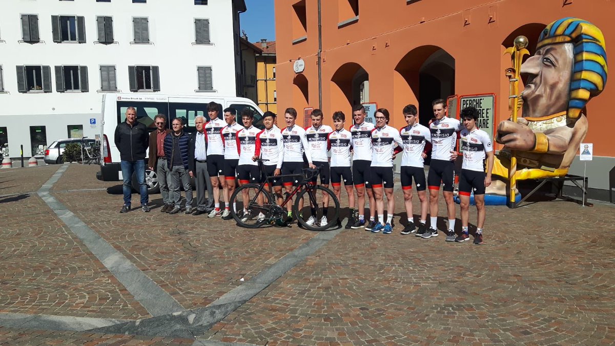 leogiani11's tweet photo. Presentazione Velo Club Mendrisio in vista del GP Ticino che si è corso il 24 marzo. Buona gara con un gran lavoro di squadra e con il raggiungimento di buoni risultati per la società💪🏼🚴🏻‍♂️😋
26ª piazza per me🚴🏻‍♂️🚴🏻‍♂️🚴🏻‍♂️
#scott https://t.co/YtXzNMz0KX