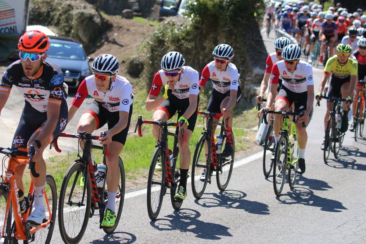 leogiani11's tweet photo. Presentazione Velo Club Mendrisio in vista del GP Ticino che si è corso il 24 marzo. Buona gara con un gran lavoro di squadra e con il raggiungimento di buoni risultati per la società💪🏼🚴🏻‍♂️😋
26ª piazza per me🚴🏻‍♂️🚴🏻‍♂️🚴🏻‍♂️
#scott https://t.co/YtXzNMz0KX