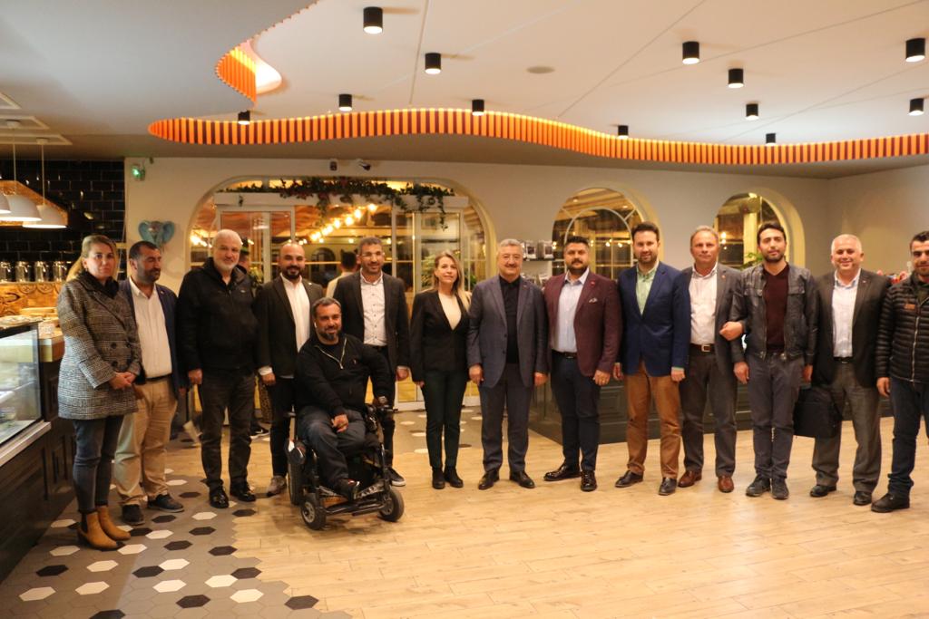 MacAyda's tweet photo. İzmir Milletvekilimiz Sayın Necip Nasır’ın katılımlarıyla Karşıyaka’daki müteahhitlerimize proje sunumumuzu gerçekleştirdik. Sayın vekilimize katılımlarından dolayı çok teşekkür ederim. https://t.co/Wtwz3YCR60