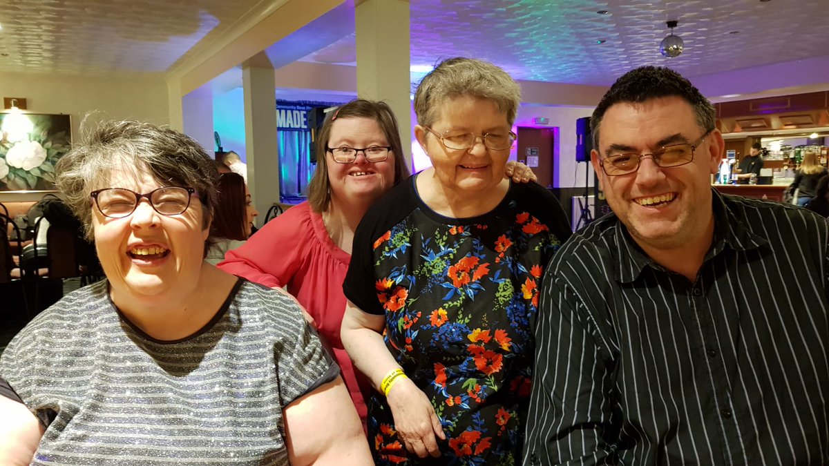 ConnectsStone's tweet photo. Connects gang is out supporting #FindlayFund with a great night of music by #MadeOfStone #ItsAllAboutTheFun #CommunityBeat https://t.co/1UHoxryg8h