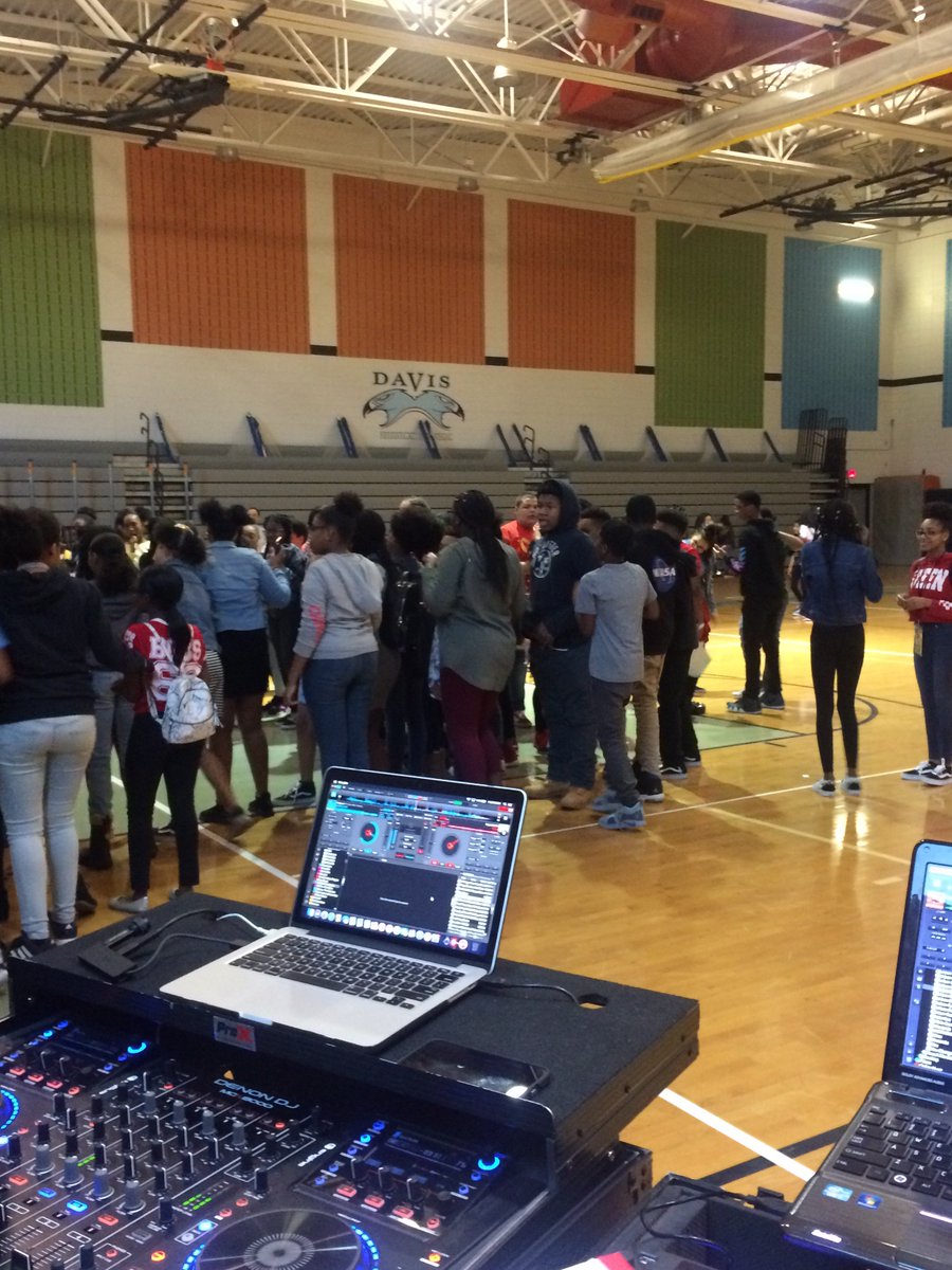 Davis Middle School tweet media