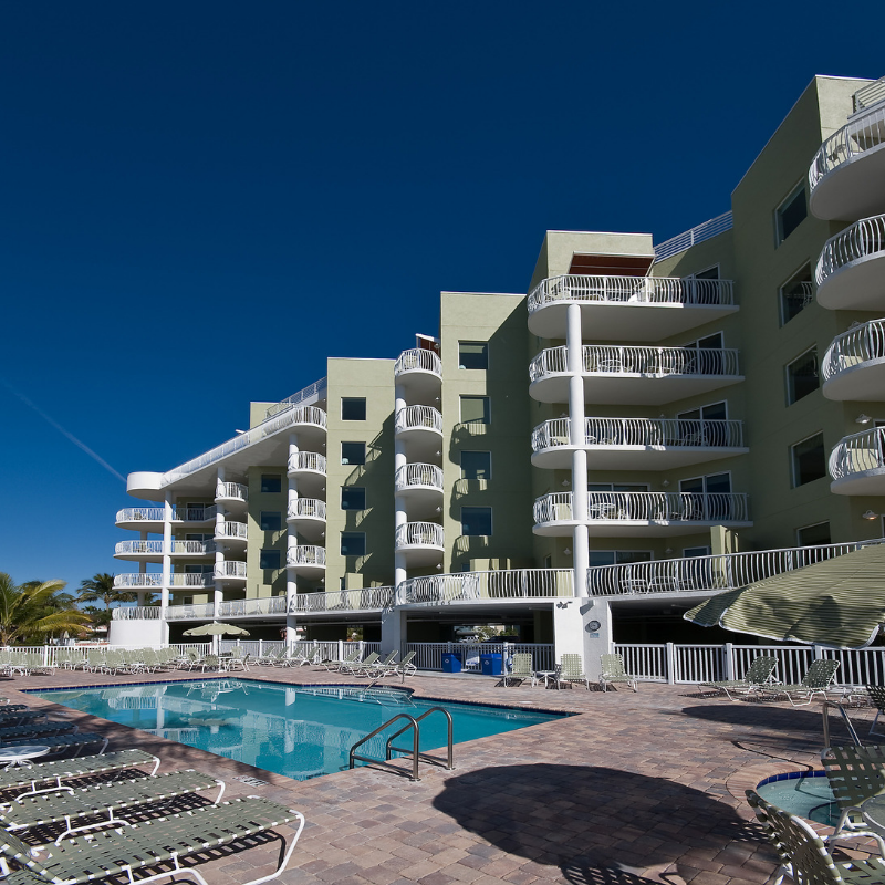 CrystalPalmsTI's tweet photo. We'e in a #weekendstateofmind with this perfect #poolweather. Ready to spend the next few days with us, soaking up the sun #poolside? ๐ด https://t.co/jWysmmdLMO