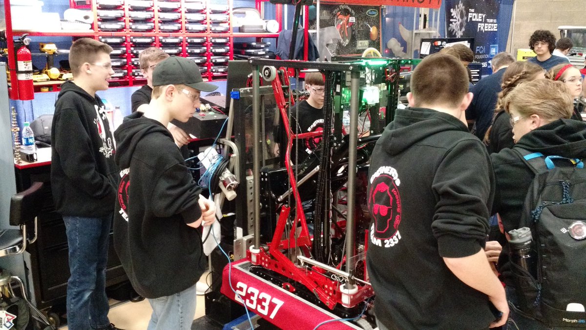 FRC910's tweet photo. We loved playing with you today EngiNERDs! @team2237 #omgrobots #FRC910 https://t.co/BZix5Bz9wp
