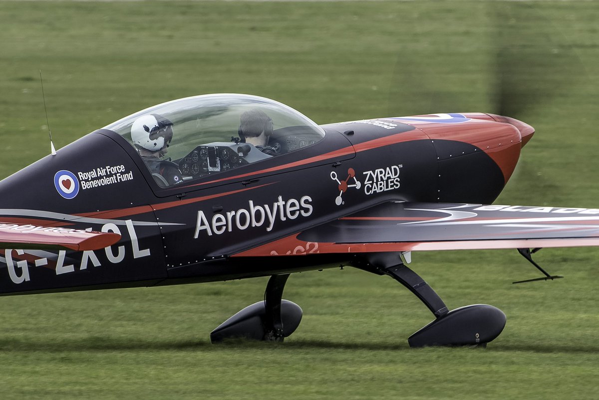 AircraftPhotoz1's tweet photo. Mike Ling, Blade 3 heading out @MikeLingPilot @thebladesteam @SywellAerodrome https://t.co/UIMsxUy0Om