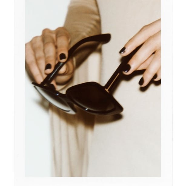 Los accesorios para damas de la colección Primavera/Verano 2019 del prestigioso diseñador Tom Ford son fascinantes. Zapatos, bolsos, lentes y más, todo con el toque elegante que lo caracteriza. #Moda #TomFord #VolarMagazine