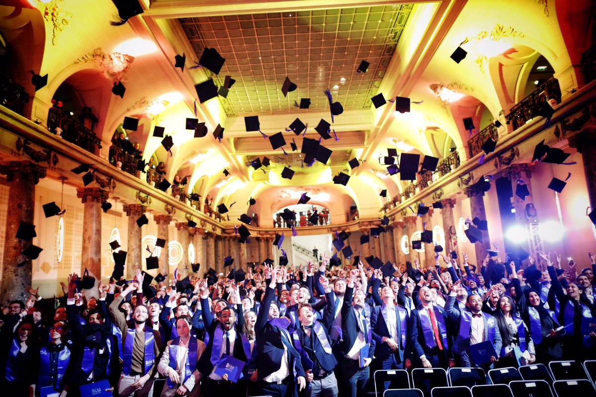 esiea_school's tweet photo. #remisedesdiplomes #promotion2018 #esiea https://t.co/gkl2mPR8Ze