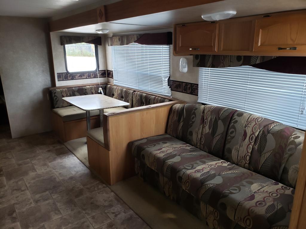 DonMorg38's tweet photo. #gorving #bunks #camping #family #fun #sale #FreeStuff Check out this 2011 Summerland 2980BH for $13995 on OfferUp https://t.co/gwiyGjo4v9 https://t.co/qVptZQZHo7