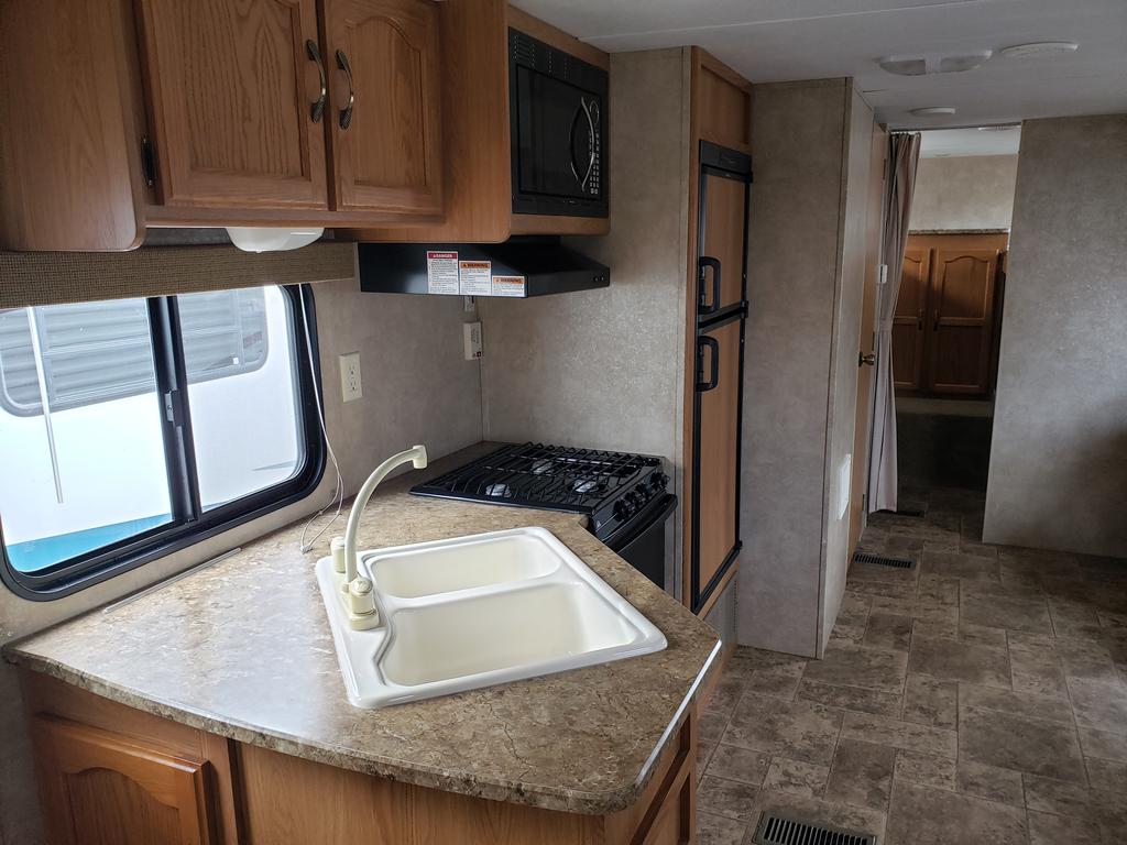 DonMorg38's tweet photo. #gorving #bunks #camping #family #fun #sale #FreeStuff Check out this 2011 Summerland 2980BH for $13995 on OfferUp https://t.co/gwiyGjo4v9 https://t.co/qVptZQZHo7