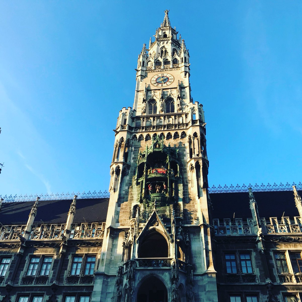 KeatsCam's tweet photo. And now we’re in Munich. #EuroTrip @SABCatholic #Germany https://t.co/OVlHFYoSm7