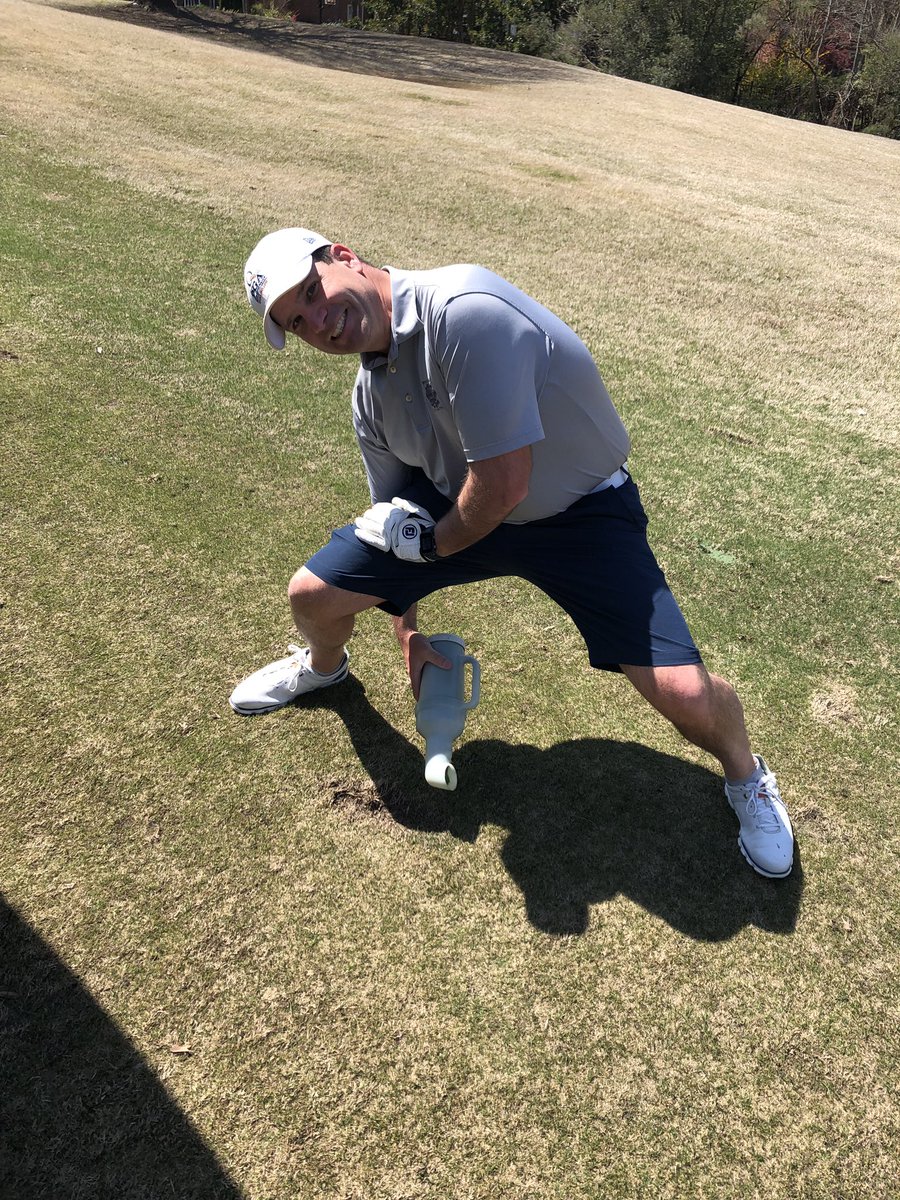 GregClaffey's tweet photo. @pccgolf Trying my best to acrobatic here. I almost hurt myself. #fillyourdivots. https://t.co/jmu6fVT4rW