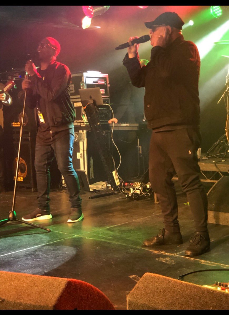 Great night ⁦@ReadingSub89⁩ with ⁦@ItsBlackGrape⁩ #shaunryder #kermit #gig #guitar good to see #sethleppard 🎸 #gig #reading #event #blackgrape #sub89 #guitarist #vocals 😘