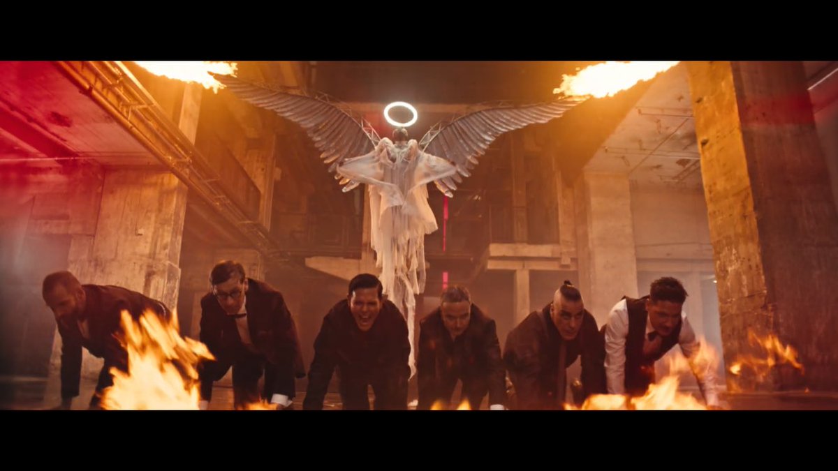 рамштайн doichland. Rammstein deutschland дирижабль. Rammstein deutschland руби комми. рамштайн дойчланд клип. Rammstein deutschland руби комми.