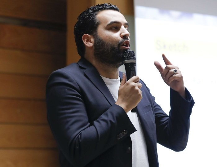 Valeurs's tweet photo. Belattar déprogrammé d'un festival d'humoristes sur le harcèlement >> https://t.co/1C4cHpFGCr https://t.co/udVkEJKJC3
