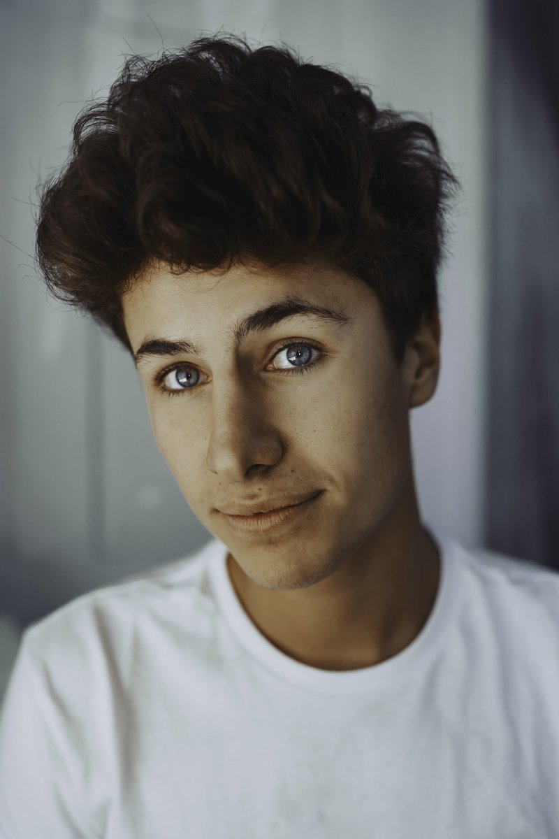 JuanpaZurita's tweet photo. Que locura 23! Gracias por estar conmigo una vuelta más al sol en esta aventura. Agradezco todos los días como me cambiaron la vida. Jamás dejare de trabajar para ustedes, me emociona mucho lo que viene. Salud por otro año juntos. 🥂 https://t.co/7Ji8jj1hHm