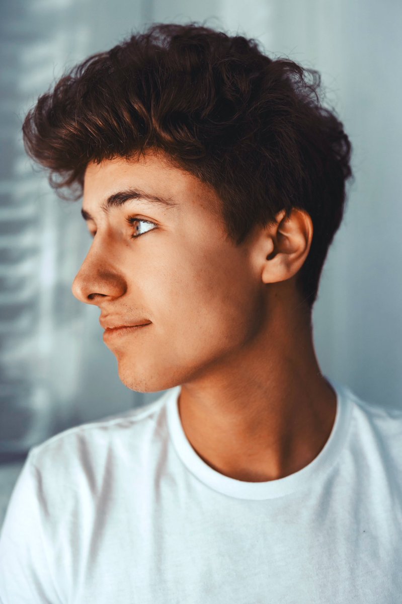 JuanpaZurita's tweet photo. Que locura 23! Gracias por estar conmigo una vuelta más al sol en esta aventura. Agradezco todos los días como me cambiaron la vida. Jamás dejare de trabajar para ustedes, me emociona mucho lo que viene. Salud por otro año juntos. 🥂 https://t.co/7Ji8jj1hHm