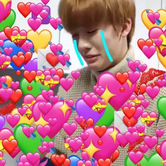 Закидать сердечками. Чел с сердечком. Сохранёнка с сердечками. Много сердечек. Милые пикчи с сердечками.