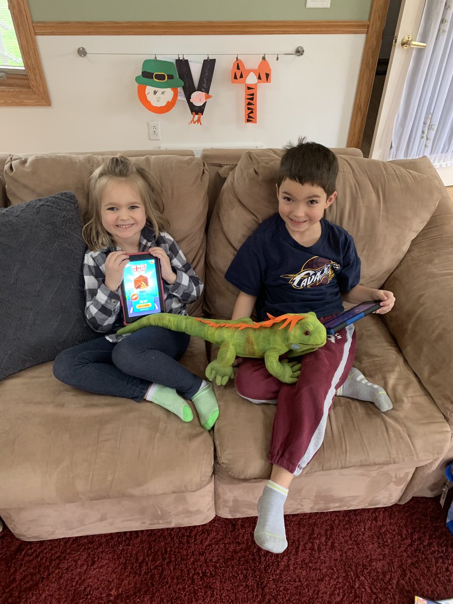 MrDudziak's tweet photo. Izzy and the Dudziak kids are getting ready for a great weekend! Canโt wait to read the next chapter of Hank Zipzer! @OsobRidge @Kleis1stgrade @JPoremba @PamHutto #LearningWithALizard Kids always like to get a goofy picture in!! https://t.co/5ZuS0t6dYU