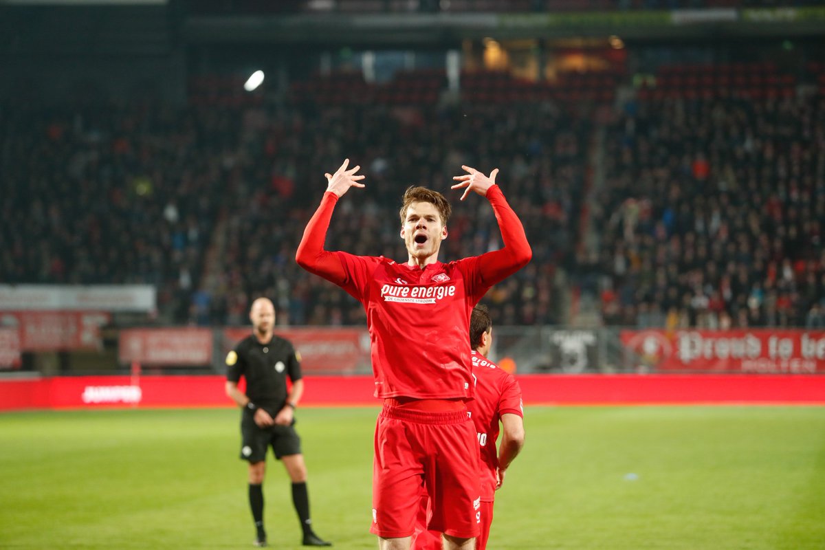 fctwente's tweet photo. 💪 🔴

#fctwente #twedbo https://t.co/vBi477xiP0