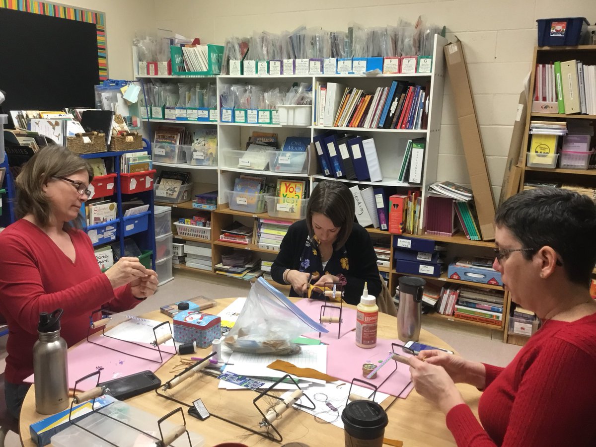 Learning about beading from <a href="/eganvilleps/">EganvillePS</a> staff. An exciting new venture for <a href="/Killaloeps/">KillaloePS</a> ! #collaboration #localculture #reallifemath #FirstNations