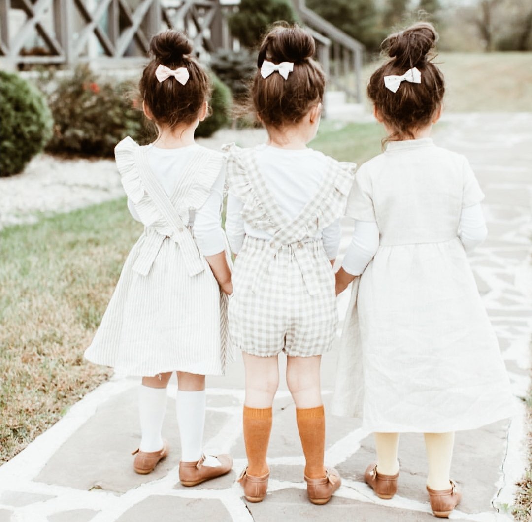 — For there is no friend like a sister in calm or stormy weather; To cheer one on the tedious way, to fetch one if one goes astray, to lift one if one totters down, to strengthen whilst one stands. 

Veinte años a vuestro lado. Gracias por aguantarme.