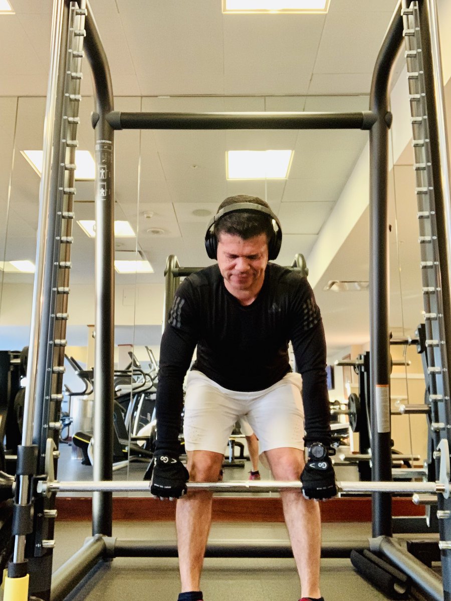 j_medina37's tweet photo. primera regla:Estar con los que Saben.segunda:estar en lo que Amas.le puedes pedir lo que quieras a Dios,pero mejor no pidas nada.agradece.y si quieres aspirar a algo grande,pues que se te vea el esfuerzo..y el DISFRUTE.voy a reponer muchisimas calorias?y a descansar como niño👌 https://t.co/4lGvPoq5Eo