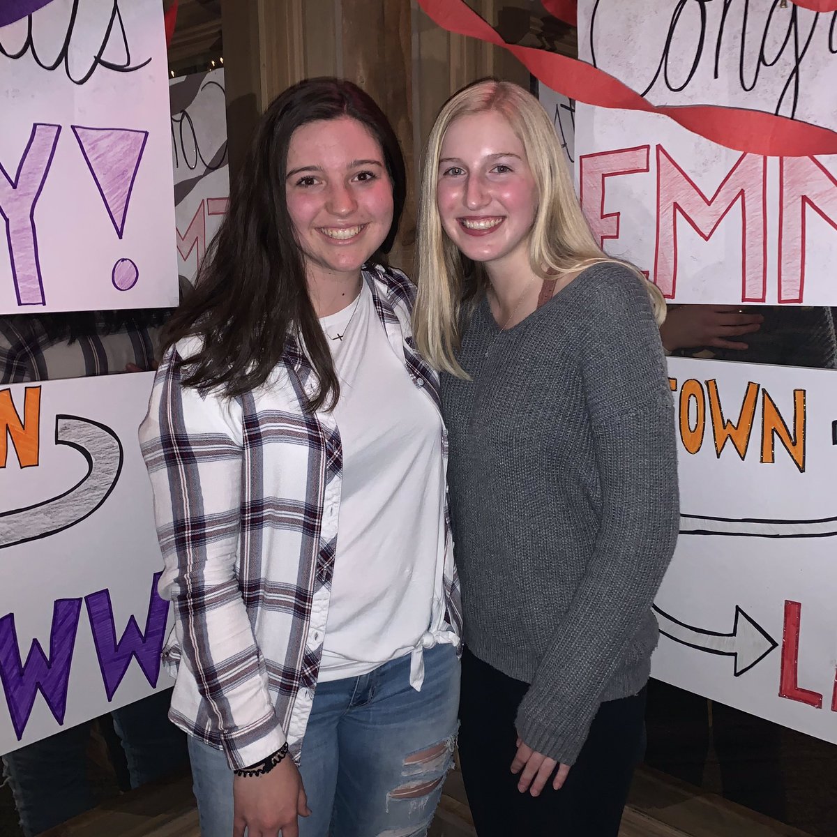 kaukgirlsgolf's tweet photo. Congratulations to our 2 seniors who we love dearly and are going on to greater and bigger things!! We are so proud of you two! Thanks you to @mcdanielc83 and @MrDuerwaechter for coming tonight. 

Signed and sealed, 
@lilysheppard181 @emma_mooree https://t.co/7XHJJwQzK8