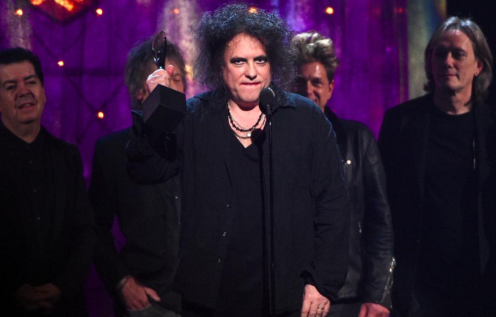 Read Cure frontman Robert Smith's gracious #RockHall induction speech rol.st/2U65qyx