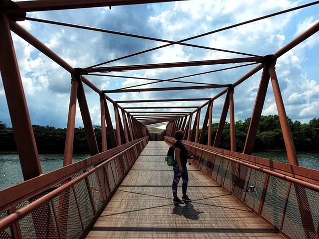sliquer's tweet photo. A candid shot of my love on the bridge
#singapore #ig_singapore #hometowntourist #hikingtrail #datewithbae #nikonp900 #nikonphotography #loronghalus #candidphotography #bridge https://t.co/vBg9qqUova