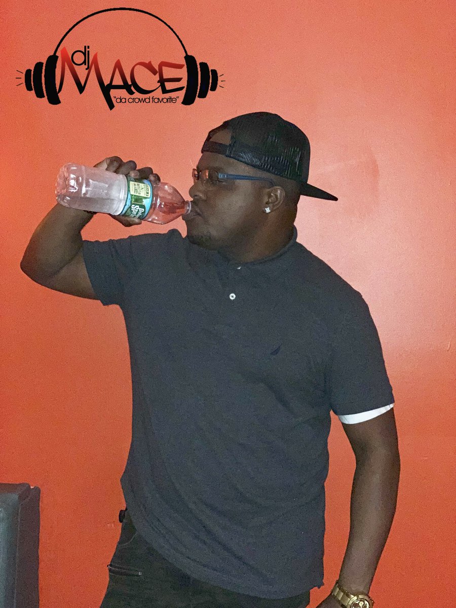 DJMACE's tweet photo. All I Do Is:
• Mind My Business|
• Be A Great DJ |
• Drink Ice Cold Water |
.
. #PolandSprings #djmaceentertainment #Brooklyn #CHANCE11 #DrinkYourWater #WaterIsGood https://t.co/ZpMyPgBoCe