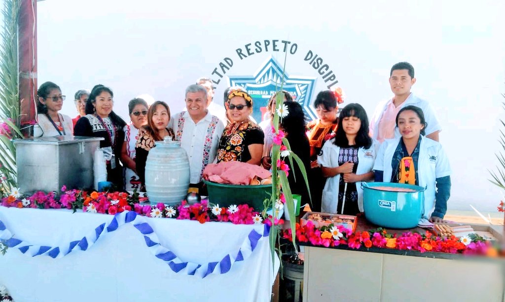 SprsGobOax's tweet photo. Reforzando la #Cultura y la sana convivencia entre las Personas Privadas de Libertad del #CREPPSI, disfrutaron del tradicional día de la #Samaritana. https://t.co/3JZBUff8Mj