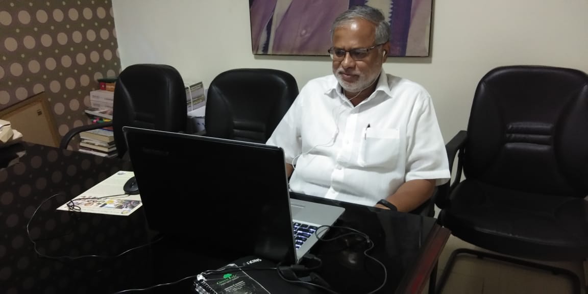 nimmasuresh's tweet photo. ಇಂದು‌ ಮುಂಜಾನೆ  ನನಗೆ ಮತ್ತೊಮ್ಮೆ ವಿಶೇಷ ಅವಕಾಶ.ಅಮೇರಿಕಾದಲ್ಲಿದ್ದುಕೊಂಡು  "ಮೋದಿ ಮತ್ತೊಮ್ಮೆ" ಗಾಗಿ ಉತ್ಸುಕರಾಗಿ ವಿವಿಧ ರೀತಿಯಲ್ಲಿ ಪ್ರಚಾರಕ್ಕೆ ಕೊಡುಗೆ ನೀಡುತ್ತಿರುವ ಅನಿವಾಸಿ ಭಾರತೀಯರೊಡನೆ ನನ್ನ ಸಂವಾದ ನಡೆಯಿತು.

ಸಿಯಾಟಲ್, ಕ್ಯಾಲಿಫೋರ್ನಿಯಾ, ಷಿಕಾಗೋ......ಮುಂತಾದ ಜಾಗಗಳಿಂದ ಕೇಳಲಾದ  ಹಲವಾರು ಪ್ರಶ್ನೆಗಳಿಗೆ ಉತ್ತರ ನೀಡಿದೆ. https://t.co/dtWG8H1mpd