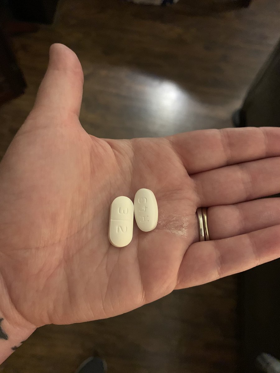 DrMeganWuebker's tweet photo. Sometimes we take chances, sometimes we take pills - or, more specifically, giant antibiotic horse pills. #maybethiswillwork https://t.co/sTwGBj1HfJ