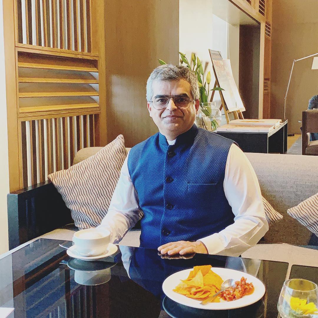 HyattRegencyAhm's tweet photo. When celebrated stand-up comedian and YouTube personality Atul Khatri @one_by_two takes a moment to relax over a cuppa coffee at our lavish Regency Club Lounge minutes before his performance!
•
#AtulKhatri #hyattregencyahmedabad #InHyattWorld #StandupComedy #Entertainment https://t.co/3HMCBlFJBs