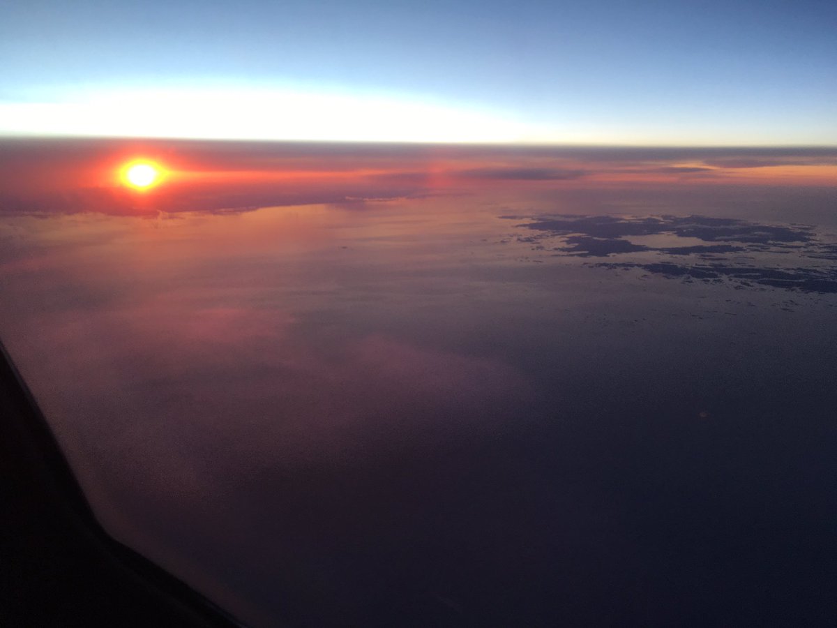 peytour13's tweet photo. From #CDG to #HND #AF272 #777 From stand F15 to stand 145 From sunset over Finland to sunrise over Siberia #pilotlife #avgeek https://t.co/4DaGQNPImt