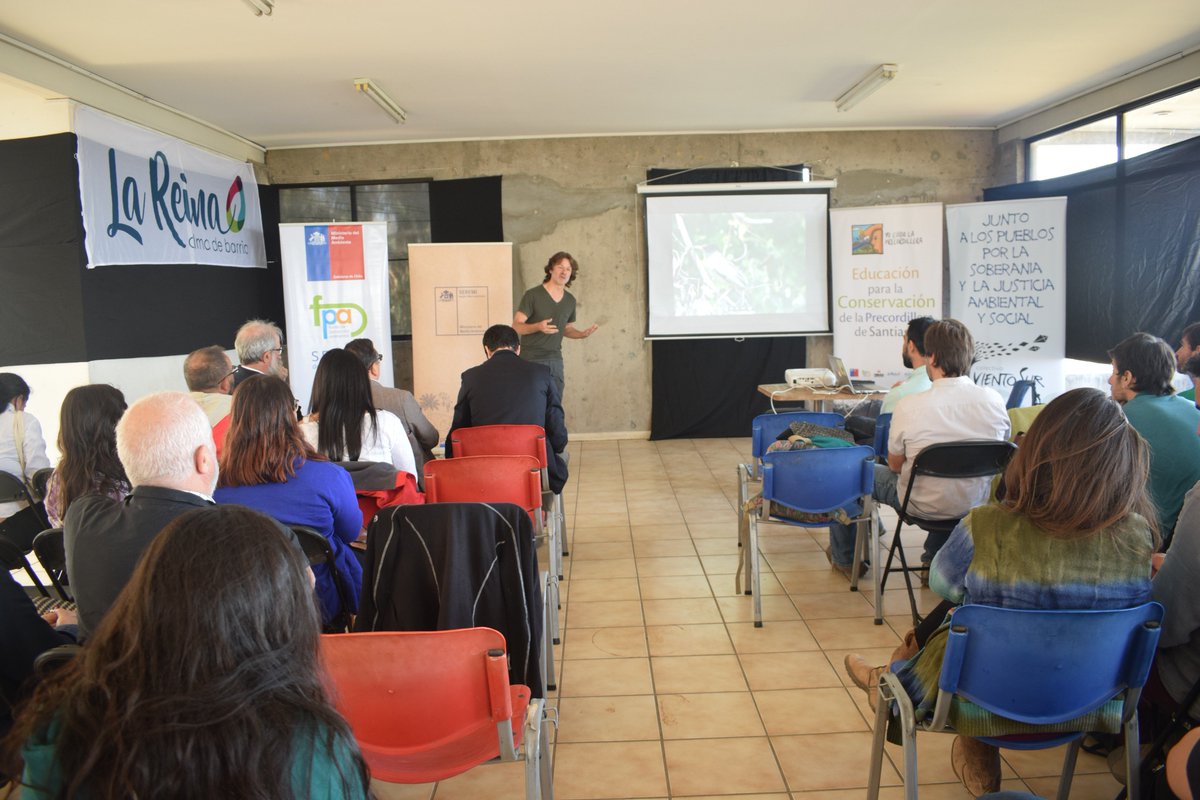 MMAMetropolitan's tweet photo. 🌳 Seremi @Ribolt encabeza cierre de #FPA “Yo cuido la Precordillera" de @MuniLaReina y @penalolen y otras organizaciones civiles y educacionales preocupadas de difundir el valor ambiental de los Parques #Mahuida y #QuebradaMacul lo que quedó plasmado en #GuíaHistoriaNatural 🌎 https://t.co/D5bKwF4bGb