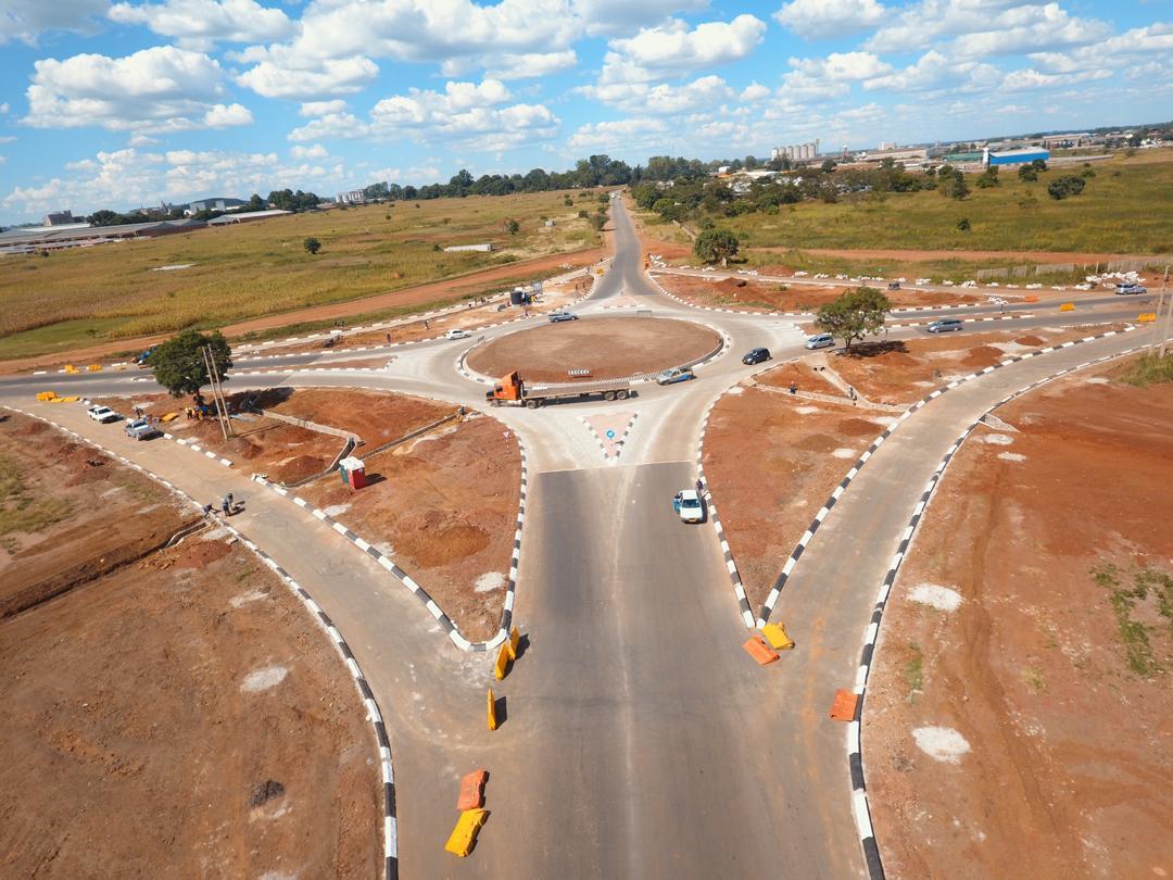 povonewstv's tweet photo. Zimbabwe's capital city Harare celebrates the construction of a roundabout in High Glen suburb https://t.co/AHqqaKqdnC

 #HighGlen #Zimbabwe #Harare #HighGlenRoundabout https://t.co/PDbKS7fvCi