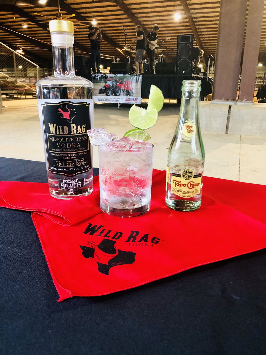 SoTxDistillery's tweet photo. SKEETER- THE Next Big Hit Signature Bar Drink
1.5 oz Wild Rag Mesquite Bean Vodka
Fill glass with Topo Chico
Twist of lime
#wildragmesquitebeanvodka #sandiatexas #skeeter #wildragvodka #bardrinks #topochico #topochicousa @topochicousa @topochicomx #licpic #bestcocktails https://t.co/hXfsPyheBG