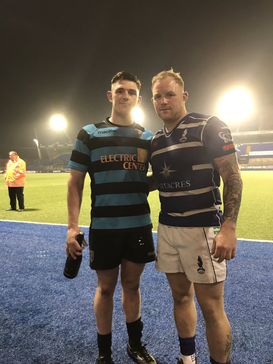 gwyngjones1's tweet photo. What a game @Cardiff_RFC vs @bridgendravens end to end stuff..! Some superb defence and pressure rugby from bridge and some scintillating back play from Cardiff ! Great to see these 2 warriors battling for their respective teams..! Brothers again after 80 mins #whatanadvert https://t.co/qyQfDpSwIR
