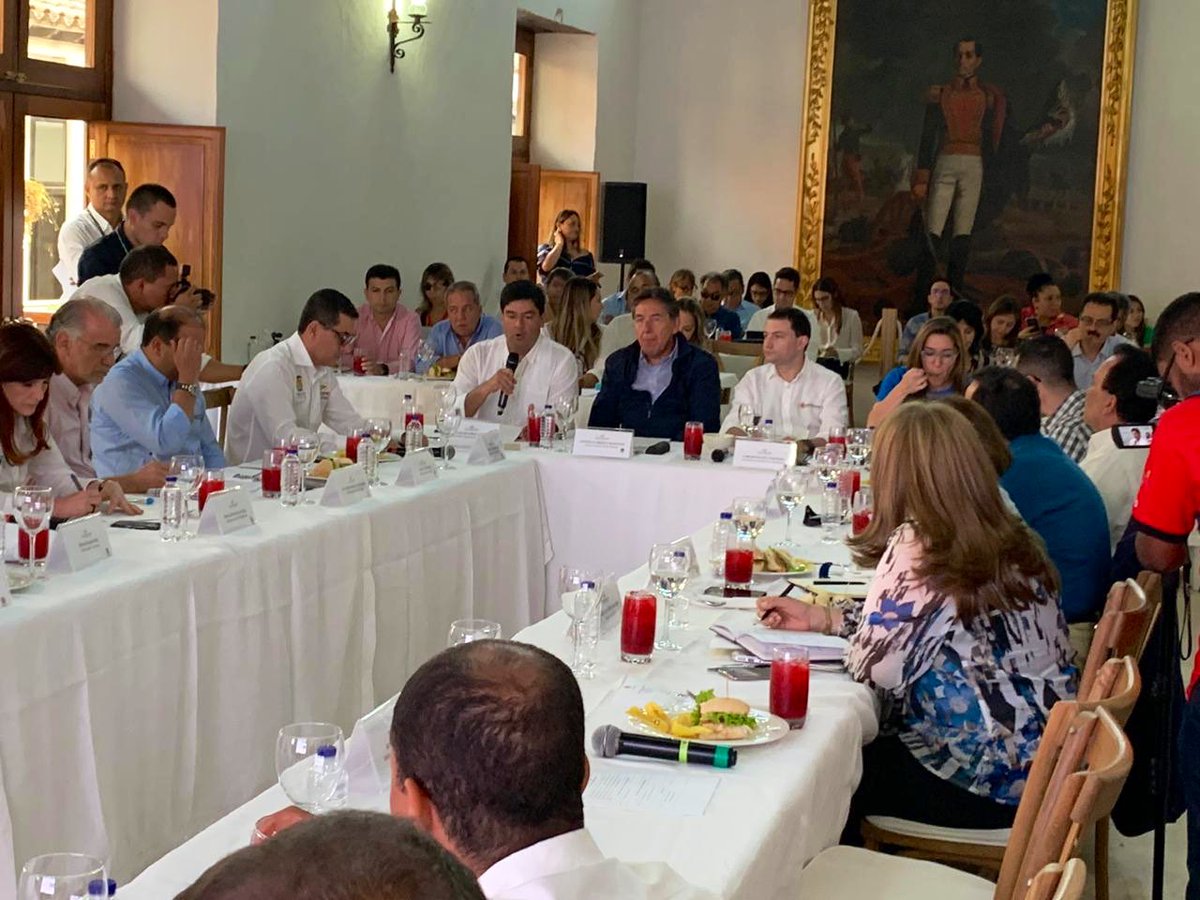 Angelaprojasc's tweet photo. El Procurador General @PGN_COL, Fernando Suárez, estableció que se han adelantado acciones preventivas para mejorar el recaudo y superar la cultura del no pago. A su vez, espera 
el nuevo modelo para mejorar el servicio a los usuarios. https://t.co/rnoWLYFZcT