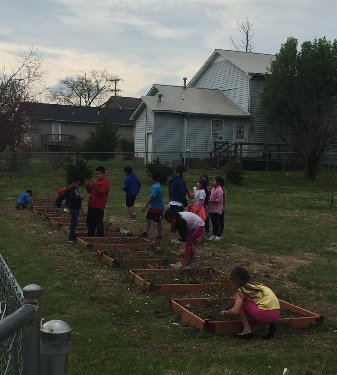 JWESAgLab's tweet photo. LEAPS students prepare beds for a new growing season with @hallbeverly17 in the @JWESAgLab https://t.co/BCbOwgdDfL
