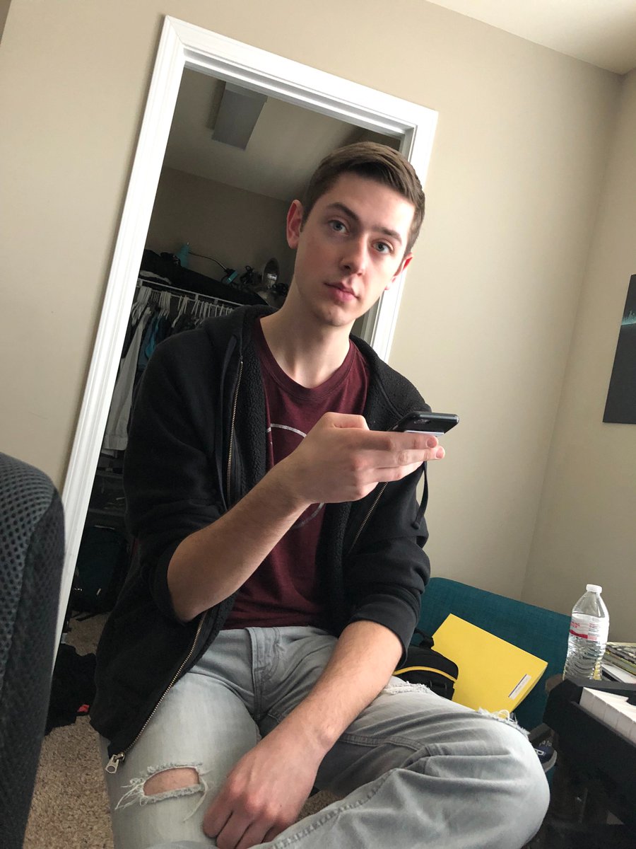 gwillymusic's tweet photo. Streaming in a few with the one and only Chase of @gcwaves11 fame!!!!!!!!!!!!! He's so excited!!11!1!!!!!!1 What should we play??? Vote: https://t.co/C1giUueXIq https://t.co/hQun5Oo4IX