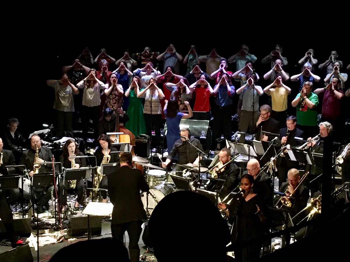 helenjerome's tweet photo. UNITED STATES 👍 OF MUSIC
Loved @matthewherbert’s timely #TheStateBetweenUs @royalcourt with @brexitbigband 🎷🎺 plus @ESMERALDAmusic leading the huge choir 🎶 from UK and Europe united by melody - and featuring @rahelonline’s glorious vocals 🎤
#paperplanes 💨
#rippingpaper 🗞 https://t.co/w1Hd2a8Jec