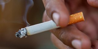 MedscapeNeuro's tweet photo. There’s no link between #smoking and #dementia, a new study suggests. But that’s because many smokers die before dementia sets in. https://t.co/0z4NG24ikt https://t.co/Tx0jqKpFWe