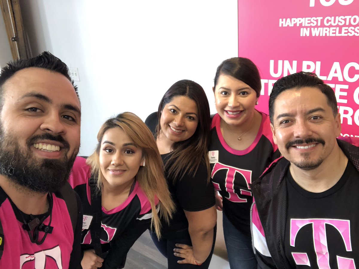 Spending quality time with our TPR neighbors, closing out the month building great partnerships!! #OneMarketLA #WinForeverLA @D_Hernan31 @TheEcuadorable @MsGabriiella