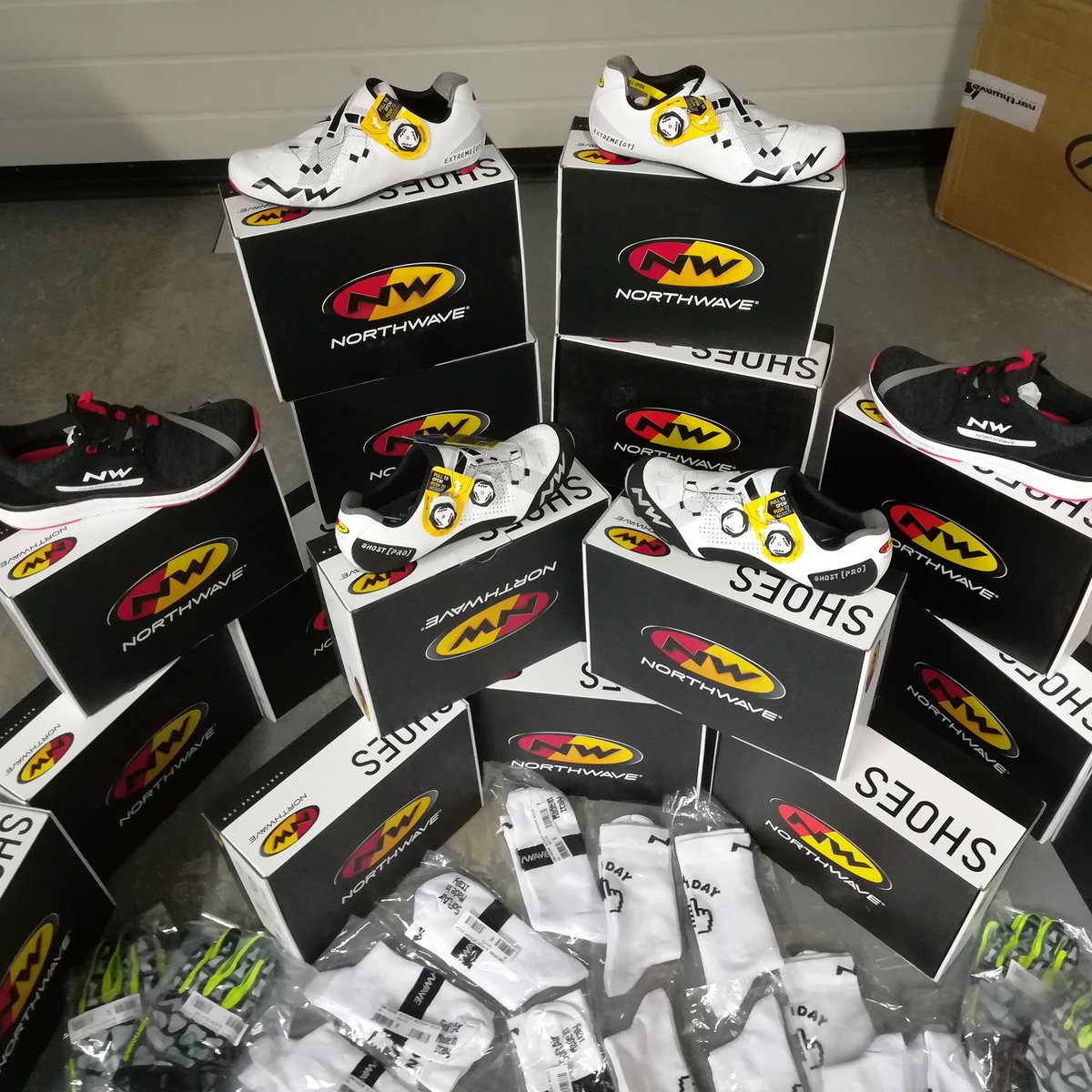Marziobike's tweet photo. Continua la collaborazione tra il team Olympia e Northwave. Da anni sempre ai piedi con i migliori prodotti. #shoes 🔝 @NWcycling #thanks https://t.co/Ix6eqSBGud